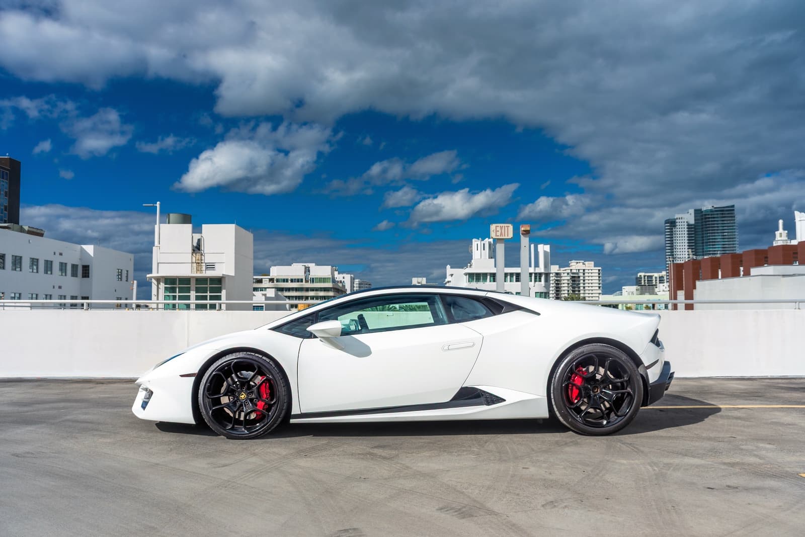 Lamborghini Huracan White - Image 3