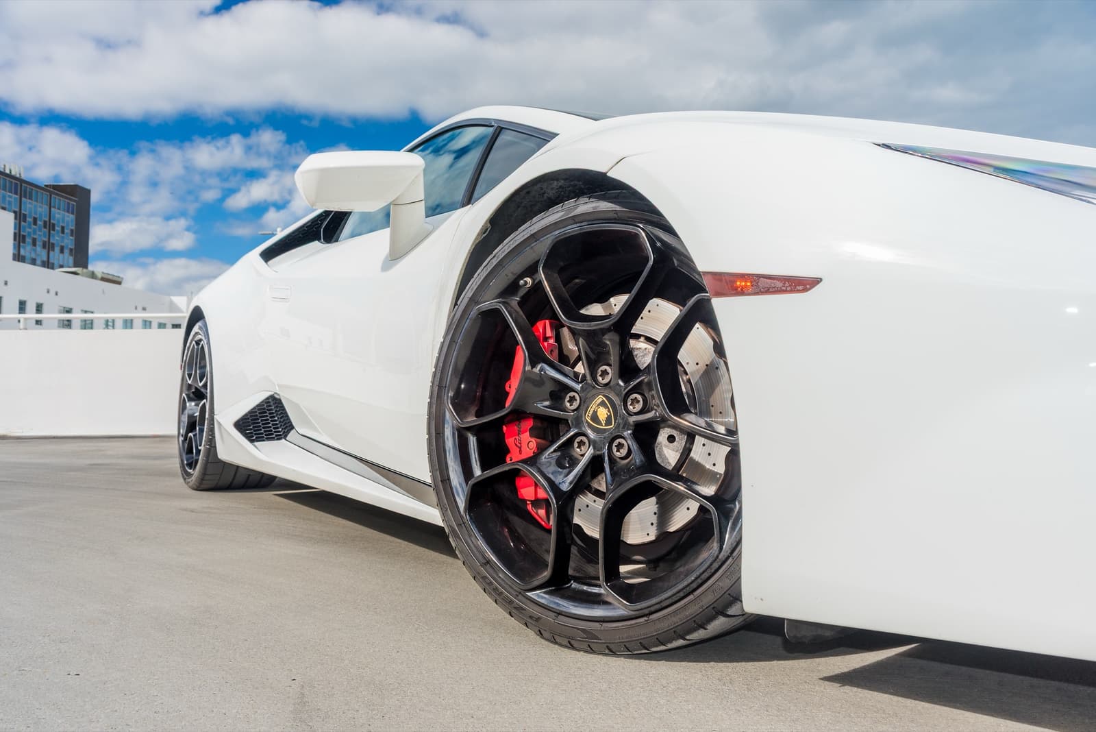 Lamborghini Huracan White - Image 11