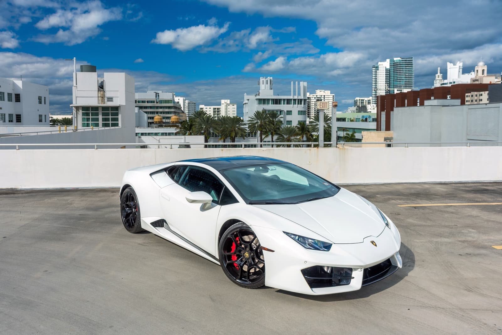 Lamborghini Huracan White - Image 12