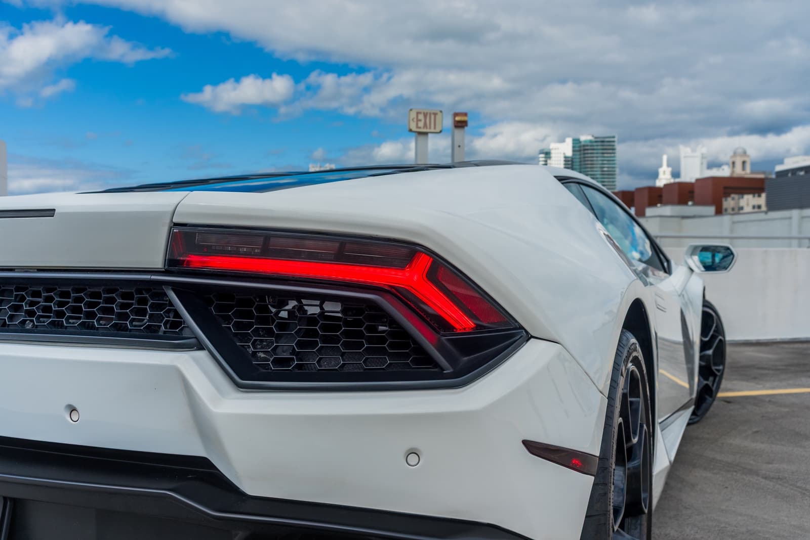 Lamborghini Huracan White - Image 14