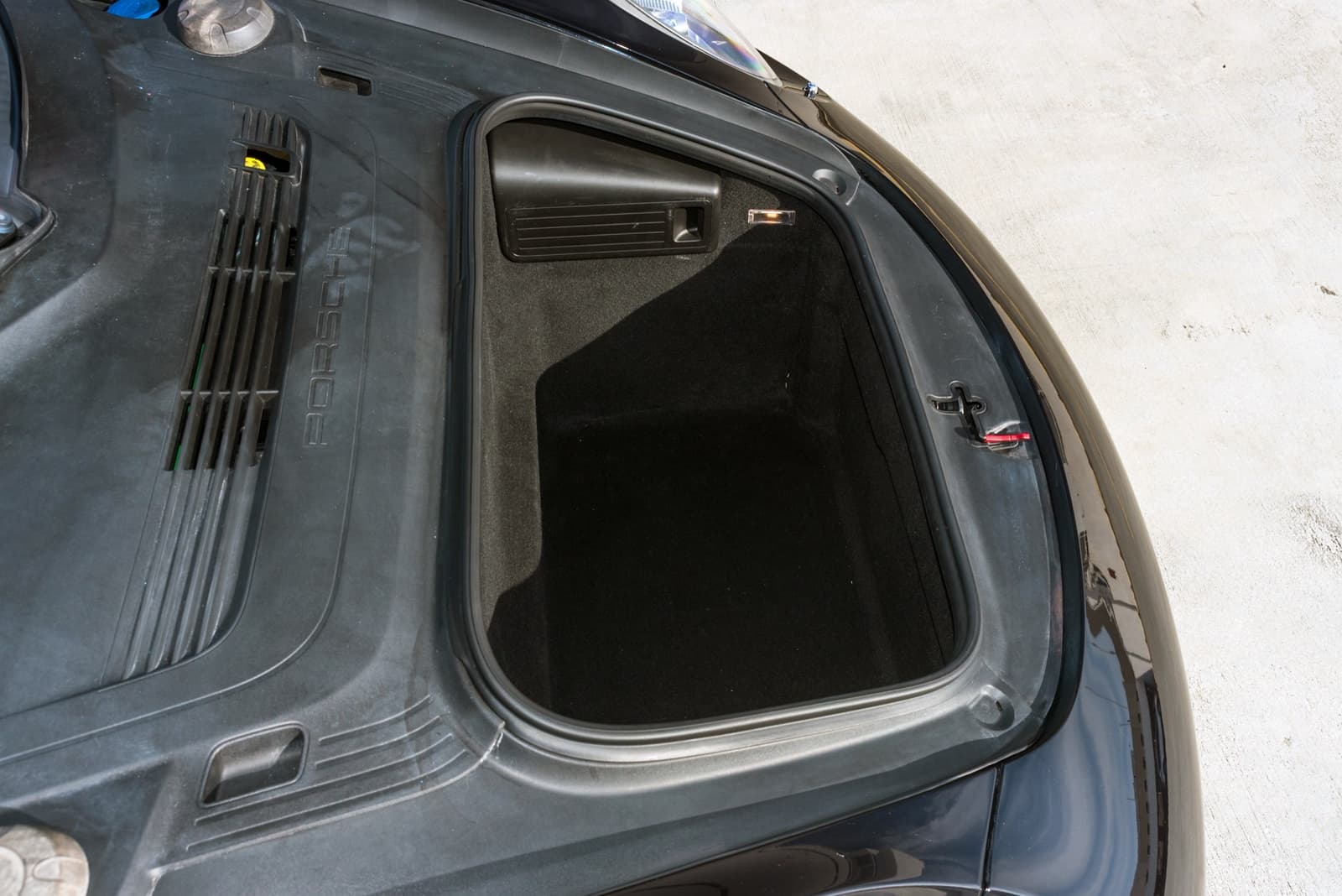 Porsche 911 Carrera Convertible Black Edition Black - Image 9