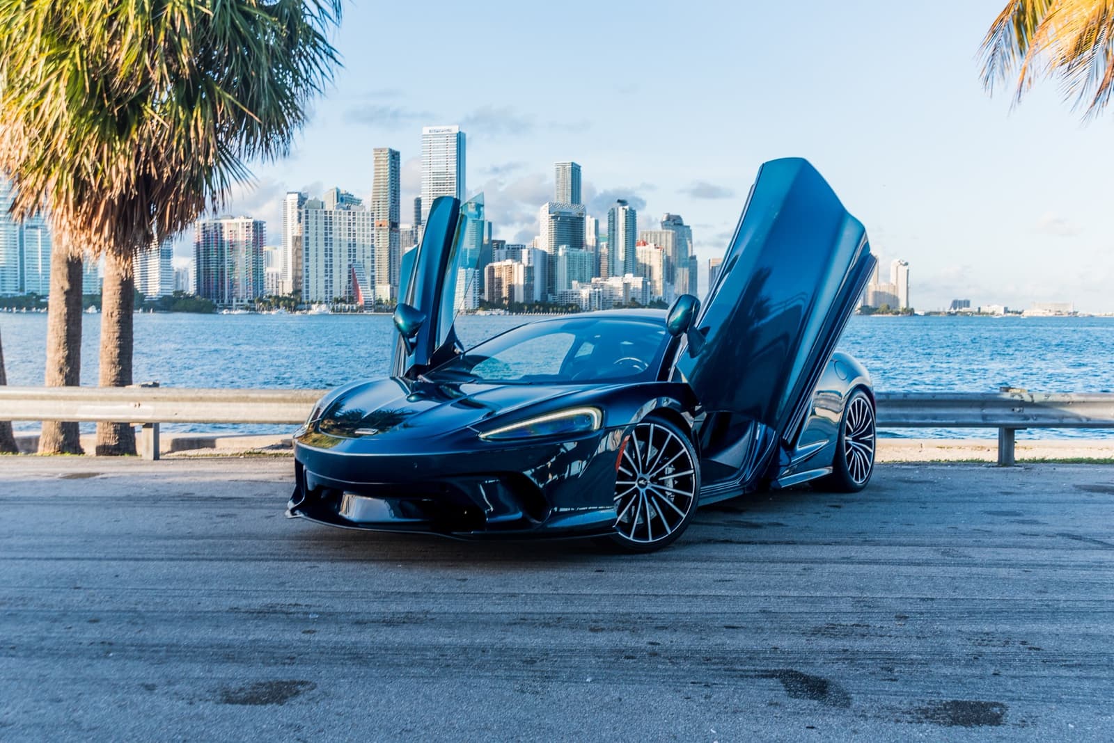 McLaren GT Green - Image 8