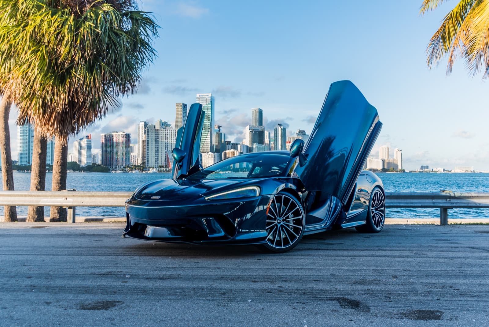 McLaren GT Green - Image 9