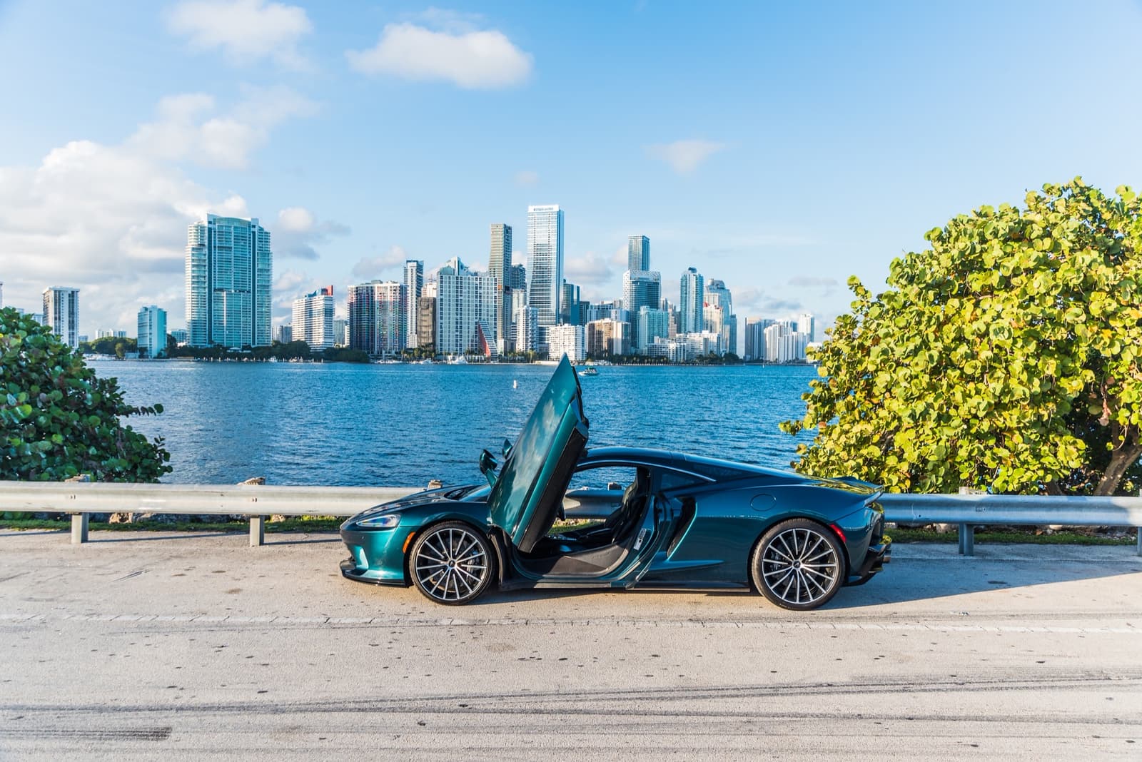 McLaren GT Green - Image 10
