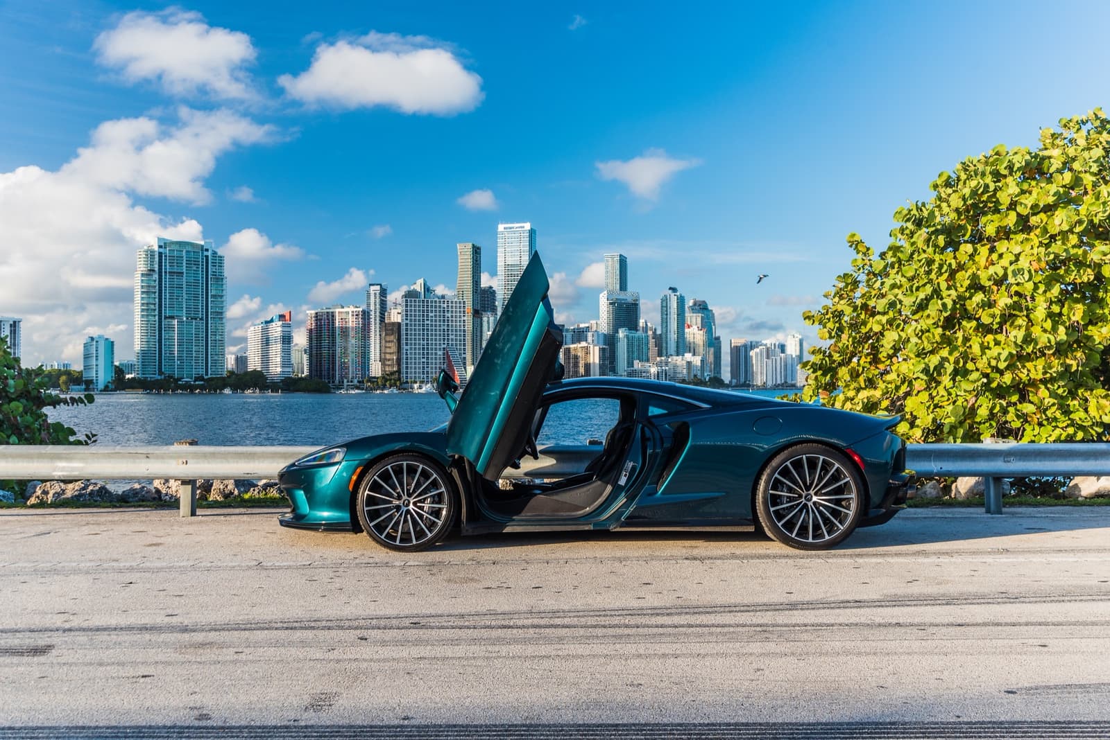 McLaren GT Green - Image 11