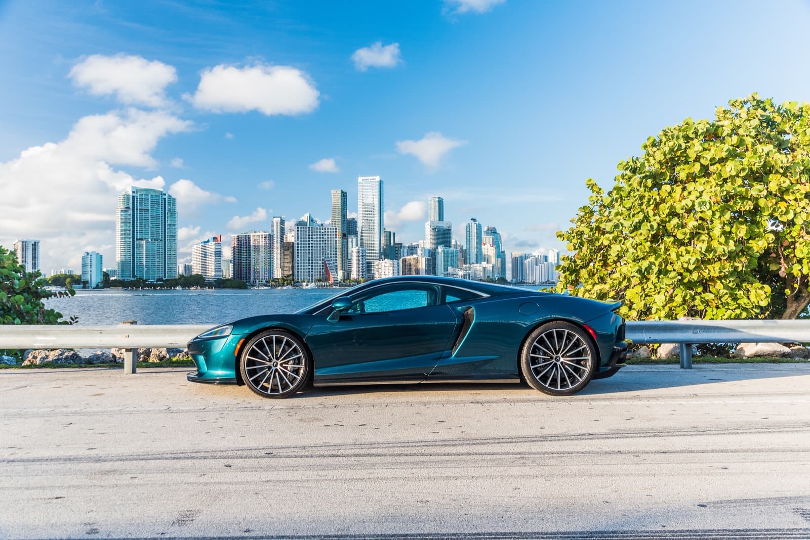 McLaren GT Green - Image 12