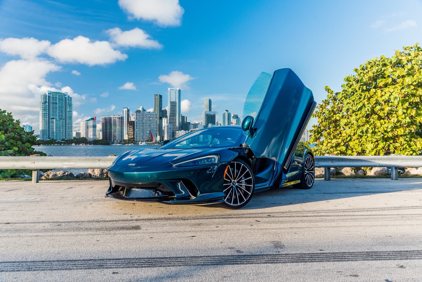 McLaren GT Green - Image 14