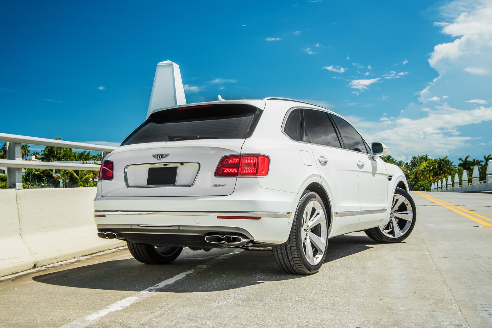 Bentley Bentayga Hybrid - Image 3