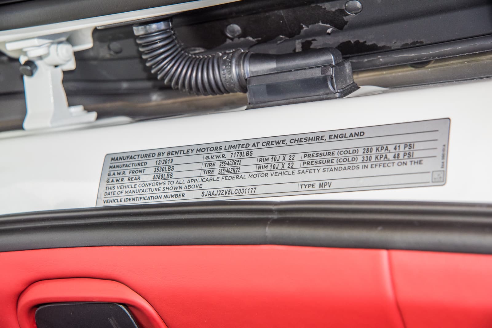 Bentley Bentayga Hybrid - Image 11
