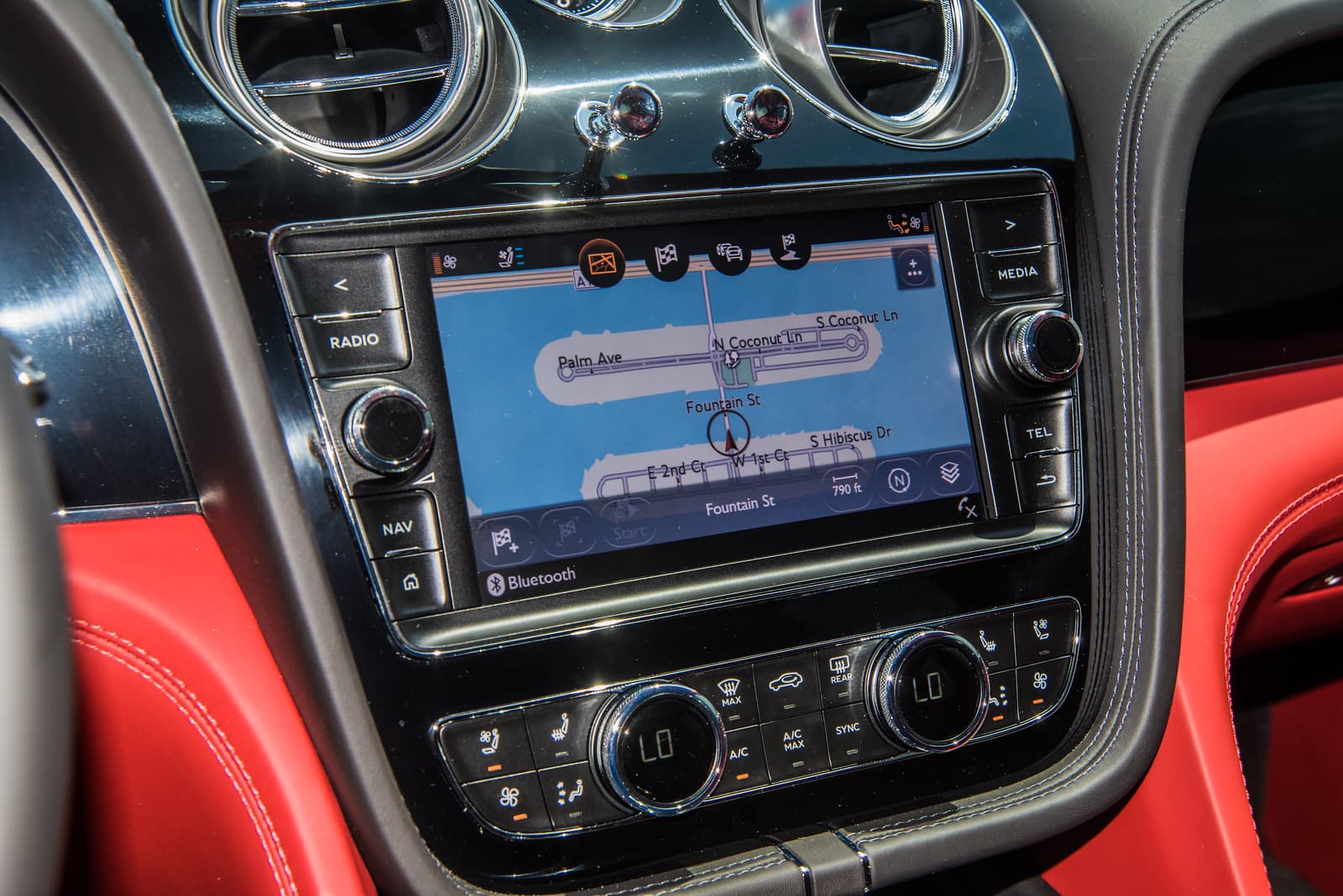 Bentley Bentayga Hybrid - Image 12