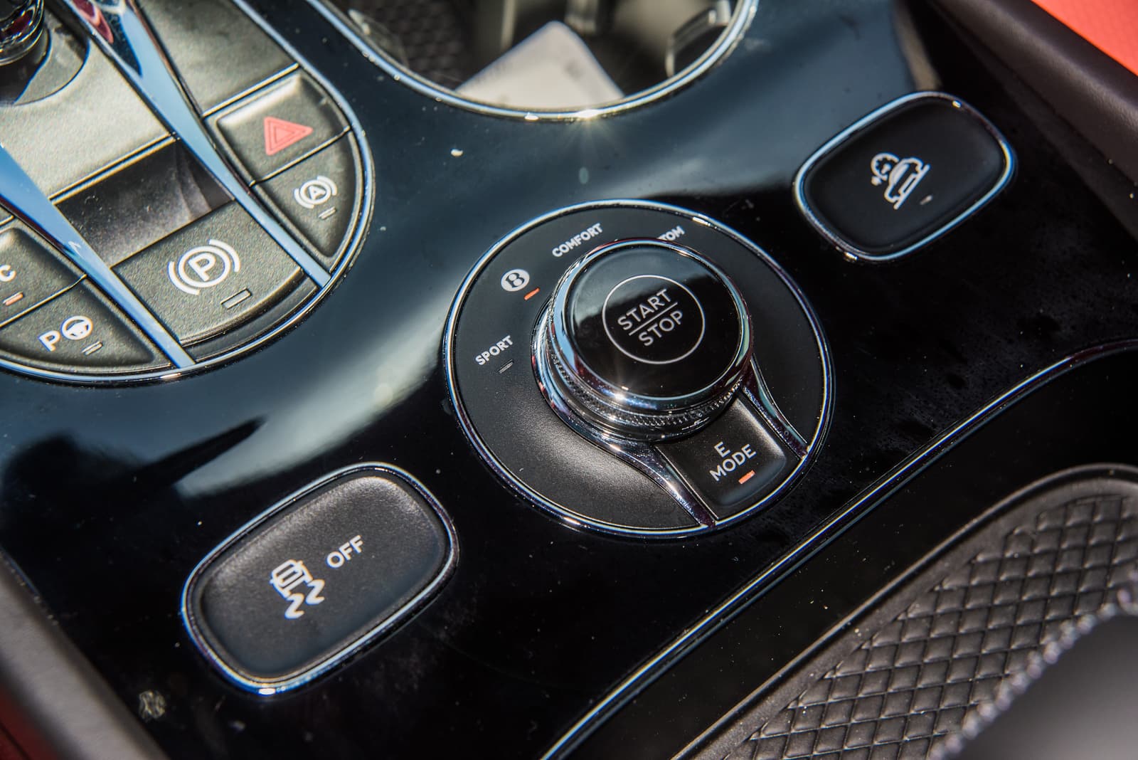 Bentley Bentayga Hybrid - Image 14
